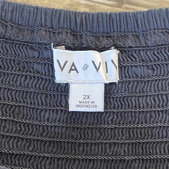 Maxi dress with adjustable spaghetti straps and elastic back. - Picture 6 of 6